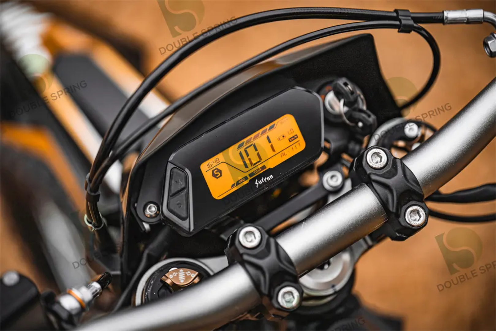 Sur-Ron Ultra Bee 2025 – Moto Elétrica Off-Road 12.5kW (Pico 21kW), Bateria 74V 60Ah e 90km/h