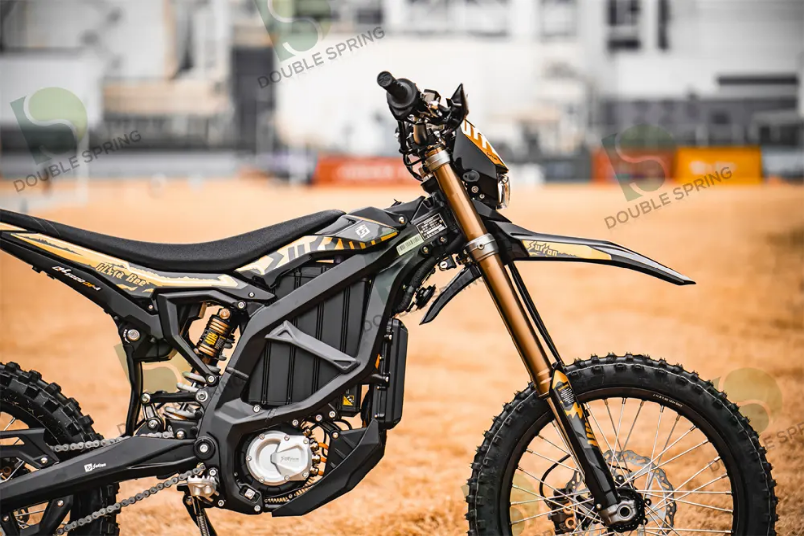 Sur-Ron Ultra Bee 2025 – Moto Elétrica Off-Road 12.5kW (Pico 21kW), Bateria 74V 60Ah e 90km/h