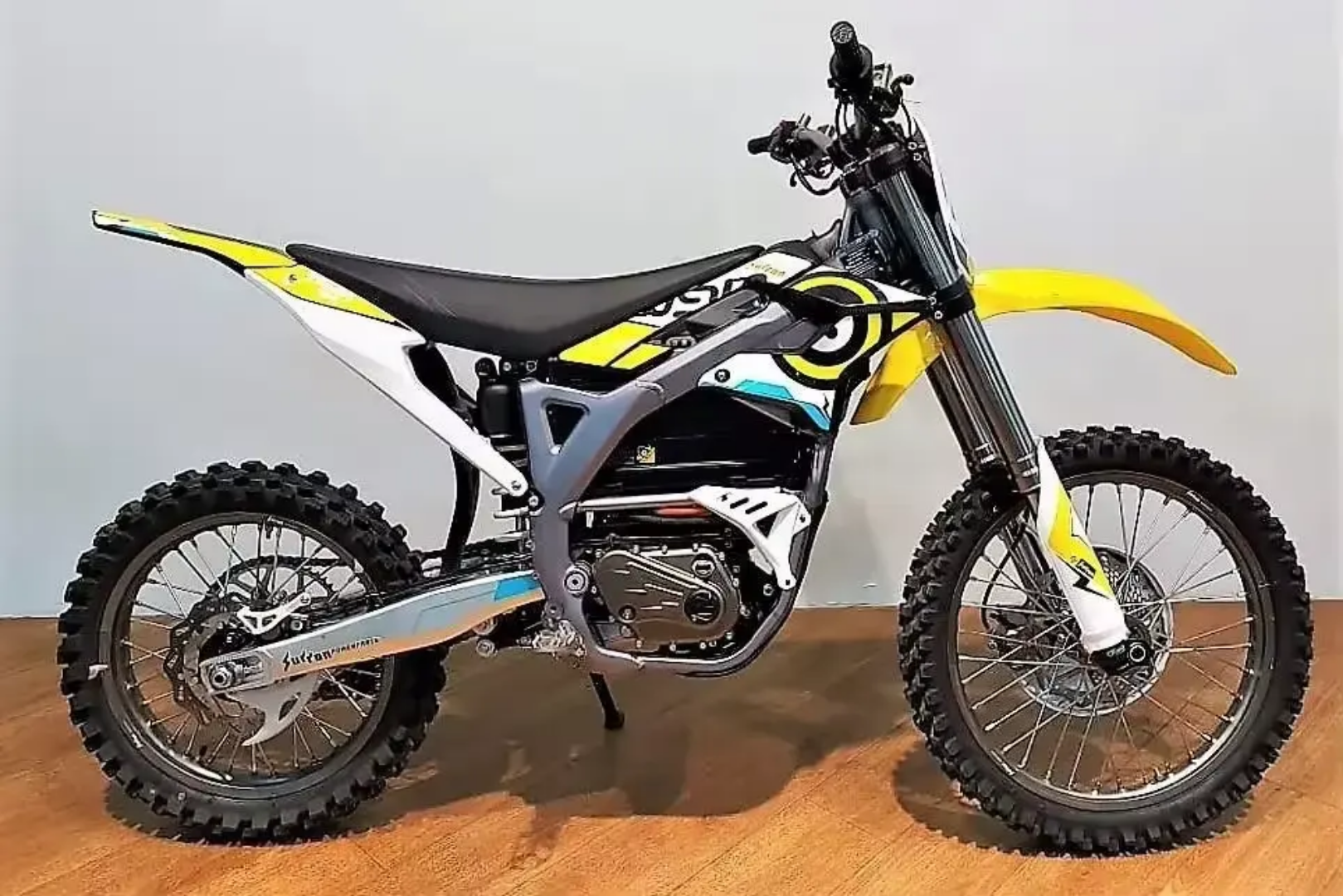 ⚡ SUR-RON STORM BEE: A TEMPESTADE ELÉTRICA CHEGOU! ⚡